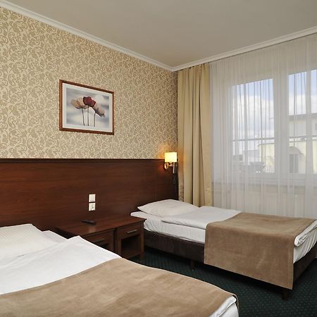 Hotel Lotos Woskrzenice Duze Esterno foto