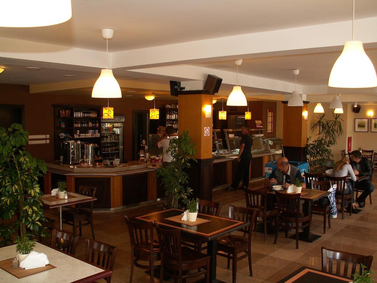 Hotel Lotos Woskrzenice Duze Esterno foto