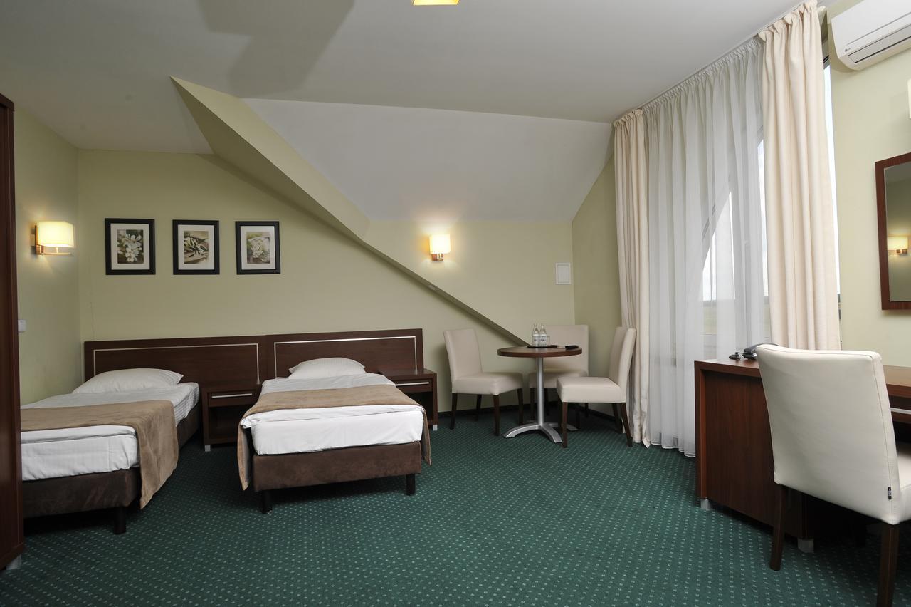 Hotel Lotos Woskrzenice Duze Esterno foto