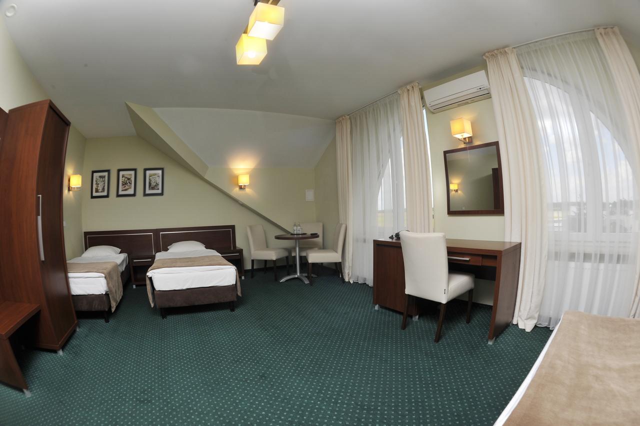 Hotel Lotos Woskrzenice Duze Esterno foto