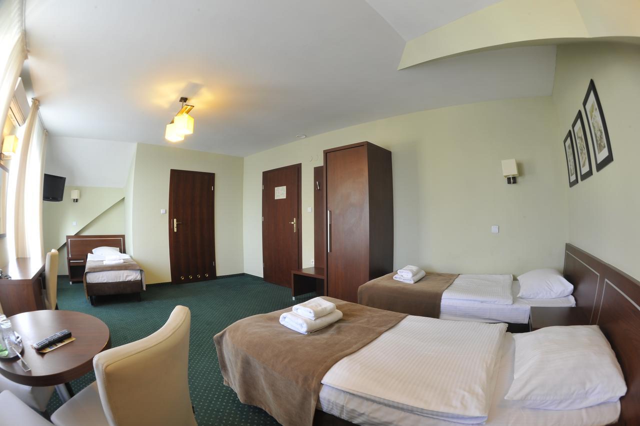 Hotel Lotos Woskrzenice Duze Esterno foto
