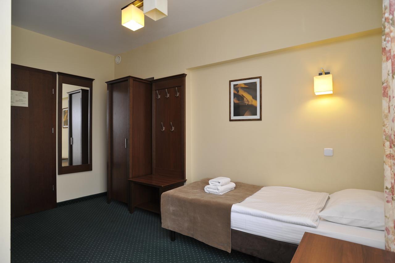 Hotel Lotos Woskrzenice Duze Esterno foto