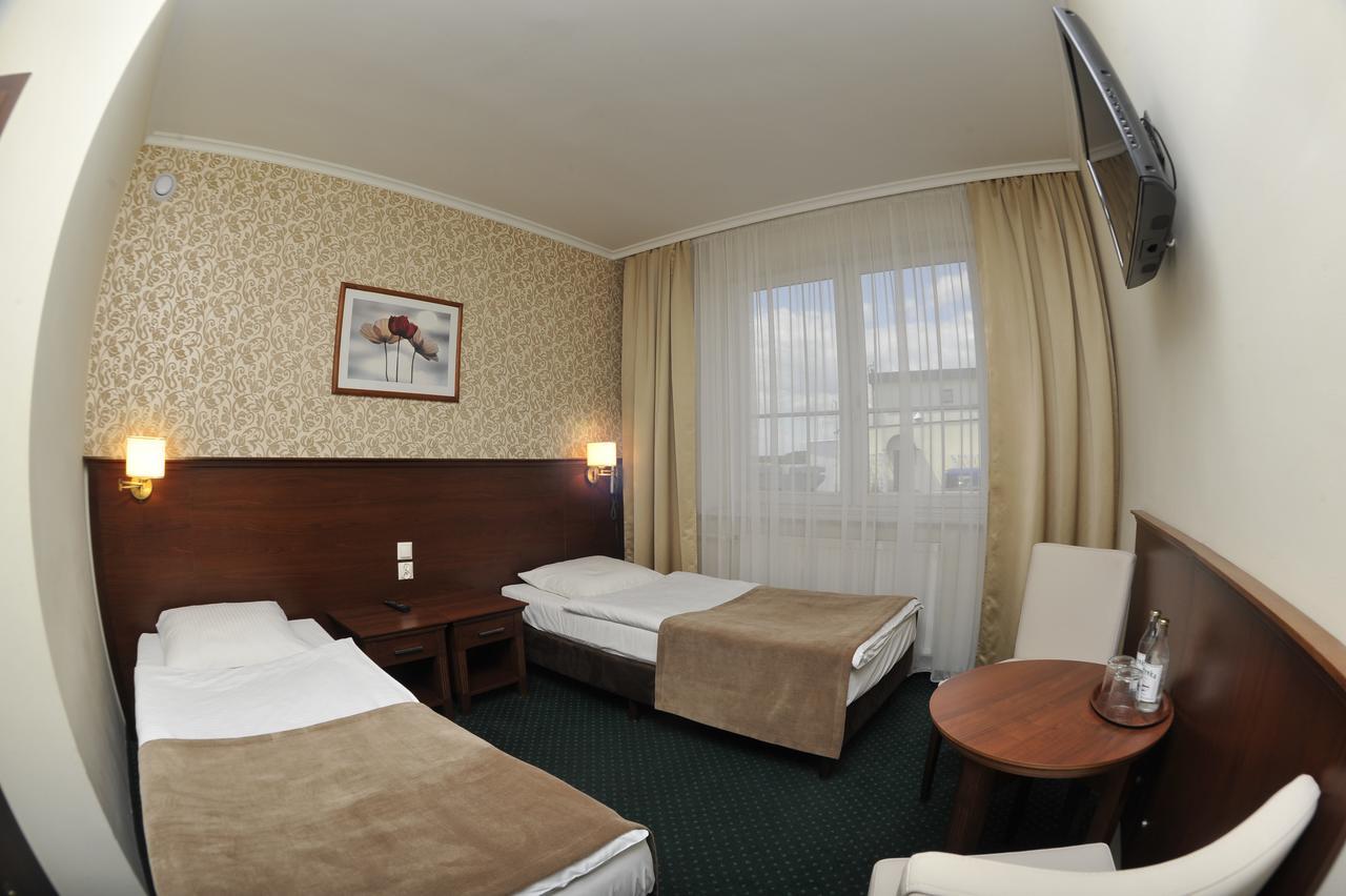 Hotel Lotos Woskrzenice Duze Esterno foto