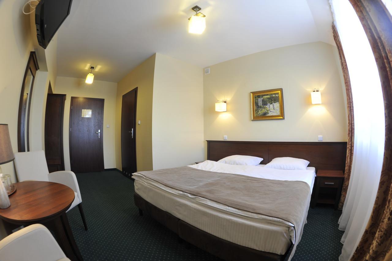 Hotel Lotos Woskrzenice Duze Esterno foto