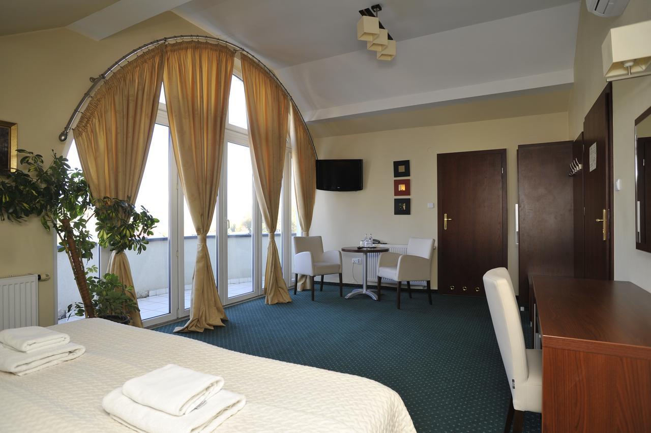 Hotel Lotos Woskrzenice Duze Esterno foto