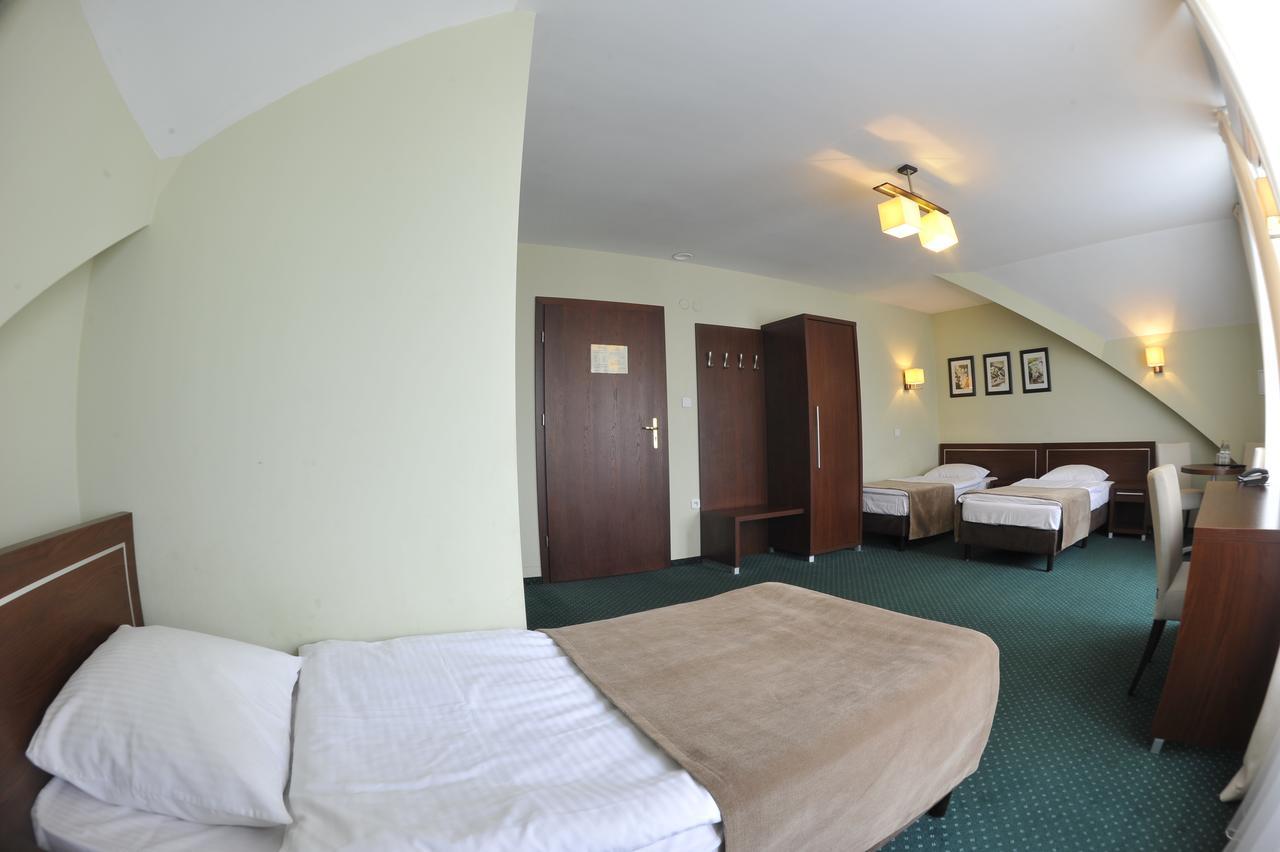 Hotel Lotos Woskrzenice Duze Esterno foto