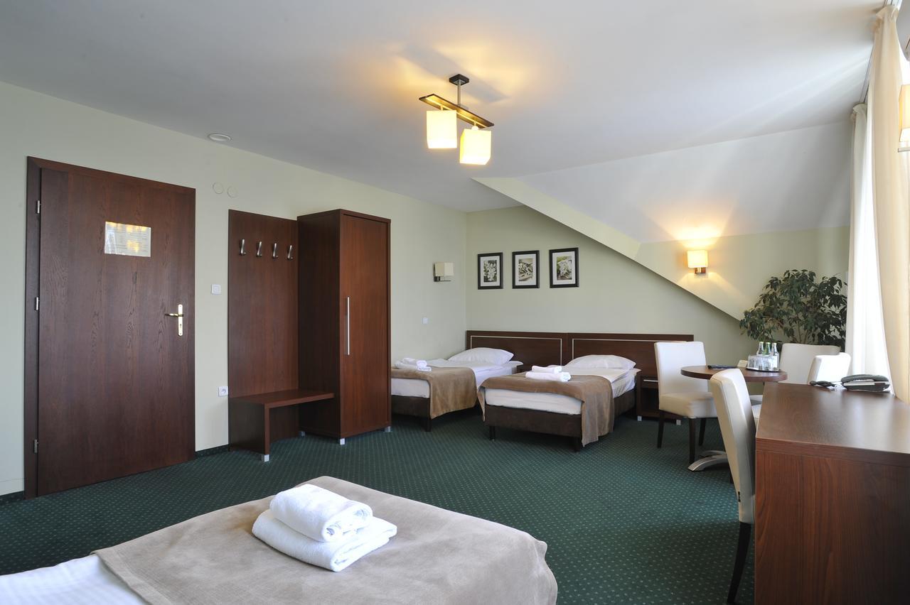 Hotel Lotos Woskrzenice Duze Esterno foto